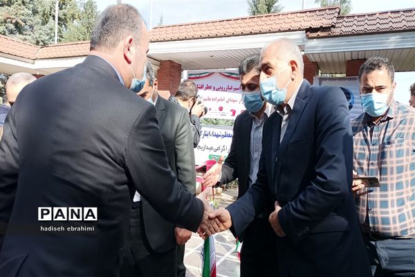 غبارروبی و عطر افشانی گلزار شهدا در گلوگاه