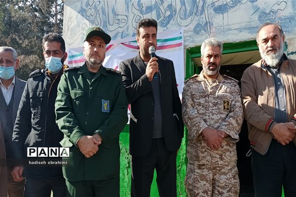 غبارروبی و عطر افشانی گلزار شهدا در گلوگاه