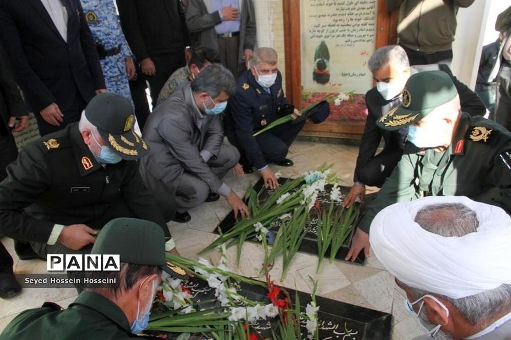 مراسم مهمانی لاله‌ها در گلزار شهدای بوشهر