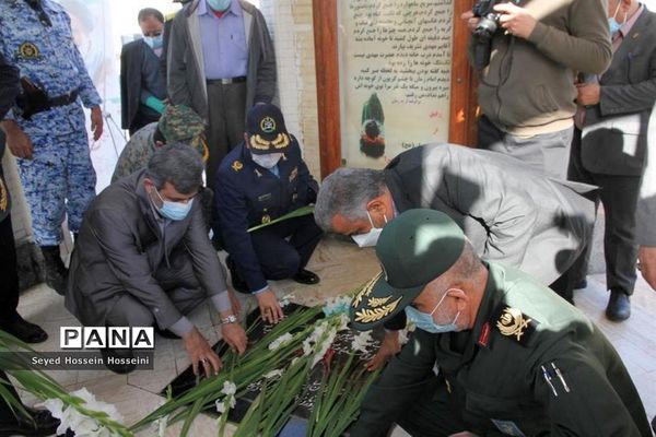 مراسم مهمانی لاله‌ها در گلزار شهدای بوشهر