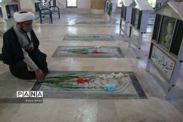 مراسم مهمانی لاله‌ها در گلزار شهدای بوشهر