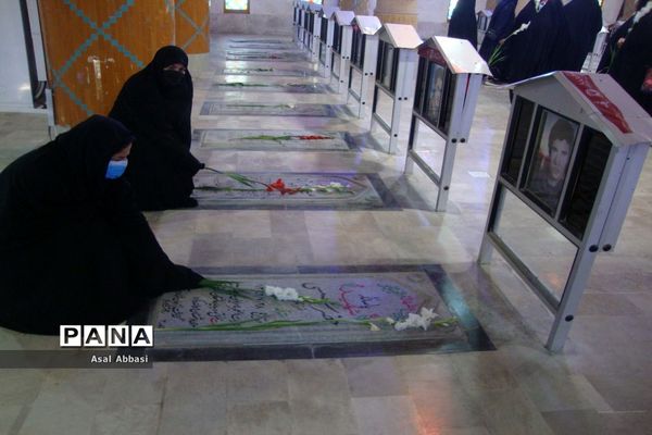 مراسم مهمانی لاله‌ها در گلزار شهدای بوشهر