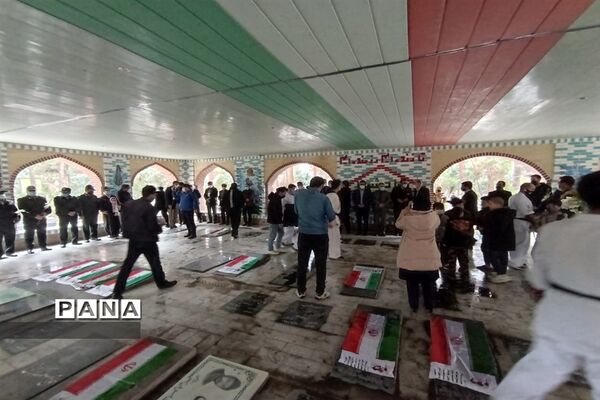مراسم عطر افشانی و غبار‌روبی مزار شهدای در مشکین دشت کرج