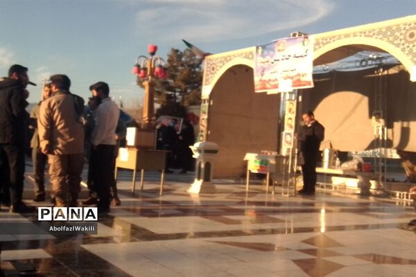 مهمانی لاله‌ها در  زیارتگاه شهید مدرس کاشمر