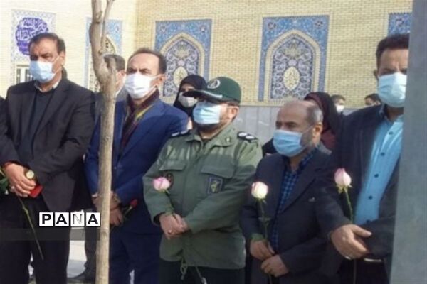 گلباران مزار شهدای امامزاده بی‌بی زبیده(س) قرچک