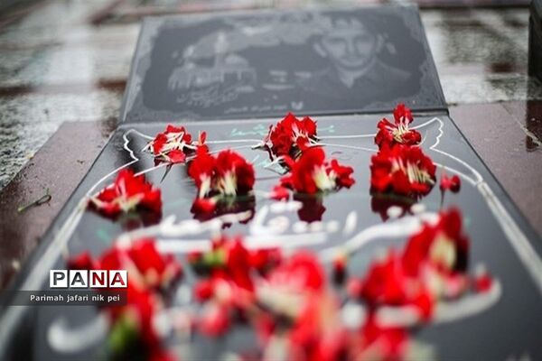 گلباران مزار شهدای امامزاده بی‌بی زبیده(س) قرچک