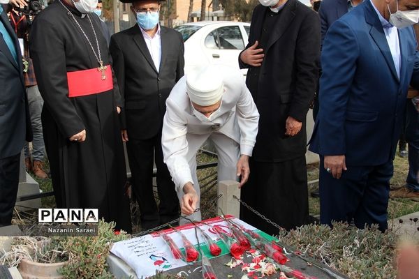 شانزدهمین آیین ملی عطرافشانی و گلباران مزارشهدای ادیان توحیدی در اسلامشهر