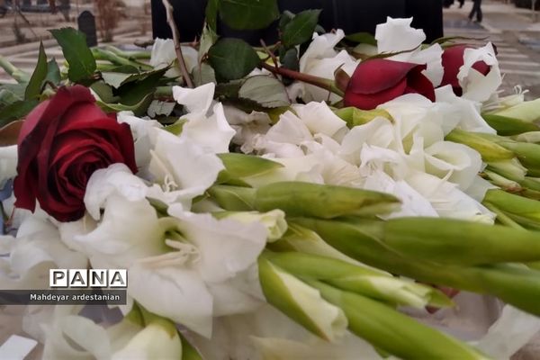 عطرافشانی و گلباران مزار شهدای جوادآباد
