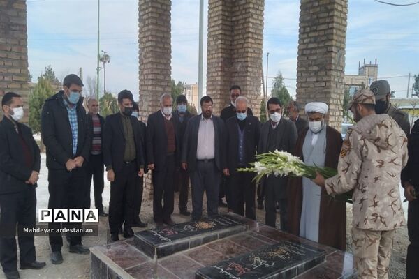 عطرافشانی و گلباران مزار شهدای جوادآباد