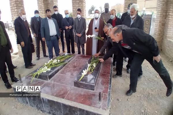 عطرافشانی و گلباران مزار شهدای جوادآباد