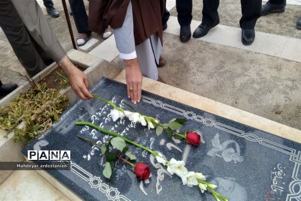 عطرافشانی و گلباران مزار شهدای جوادآباد