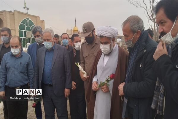 عطرافشانی و گلباران مزار شهدای جوادآباد