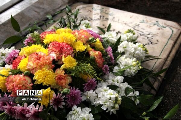گلباران مزار شهدا در بهشت زهرای تهران