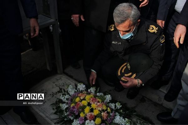 گلباران مزار شهدا در بهشت زهرای تهران