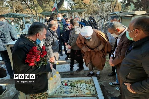 غبارروبی و عطر افشانی مزار شهدای  فشافویه