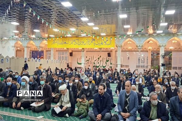 محفل انس با قرآن کریم به مناسبت دهه فجر در امامزاده سید حمزه شهرستان کاشمر