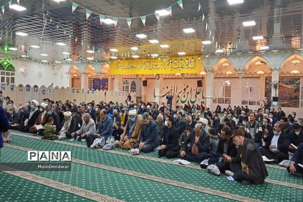 محفل انس با قرآن کریم به مناسبت دهه فجر در امامزاده سید حمزه شهرستان کاشمر