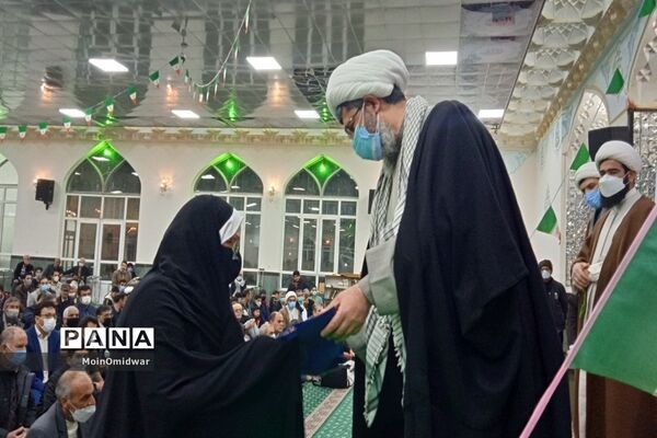 محفل انس با قرآن کریم به مناسبت دهه فجر در امامزاده سید حمزه شهرستان کاشمر