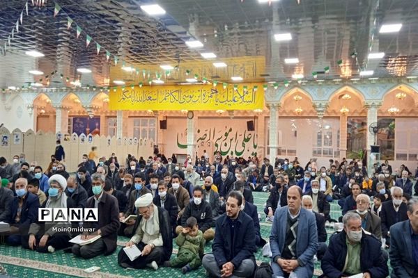 محفل انس با قرآن کریم به مناسبت دهه فجر در امامزاده سید حمزه شهرستان کاشمر