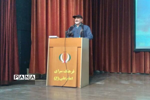 افتتاح نمایشگاه هنرهای دستی بانوان در شهرستان ساوجبلاغ