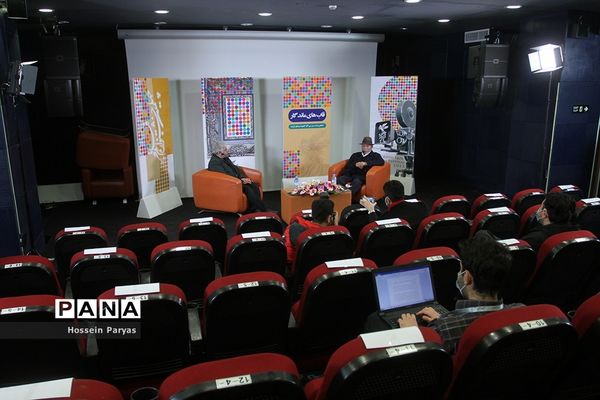 نشست فیلم «گاو» در بخش گنجینه‌ها با حضور علی نصیریان