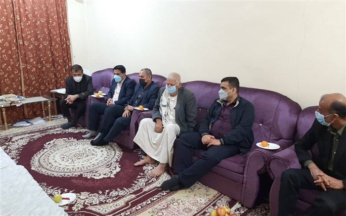 دیدار مدیر آموزش و پرورش شهرستان امیدیه با خانواده شهید ابراهیم مطوری