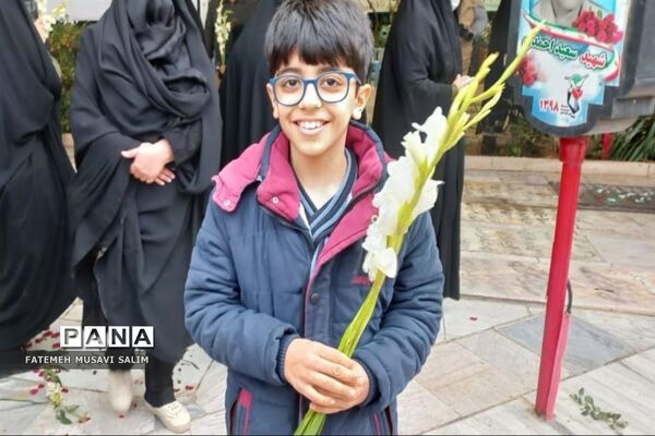 غبارروبی مزار شهدای قم به مناسبت دهه فجر-1