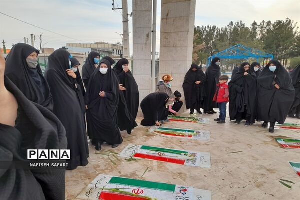 آیین مهمانی لاله ها در قم به مناسبت دهه فجر-2