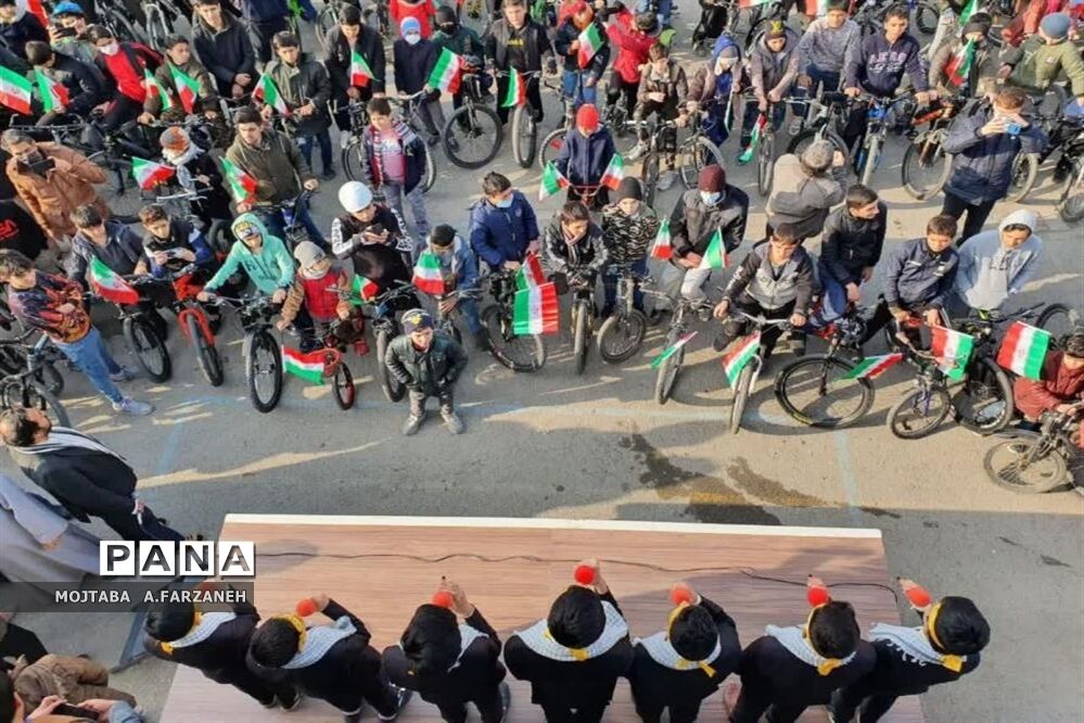 همایش دوچرخه‌سواری نوجوانان گرامیداشت دهه فجر در قم