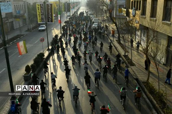 همایش دوچرخه‌سواری نوجوانان گرامیداشت دهه فجر در قم