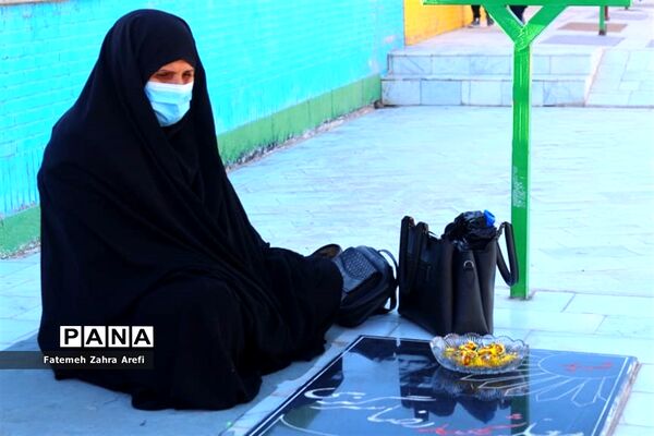 عطرافشانی مزار شهدای زابل به مناسبت دهه فجر