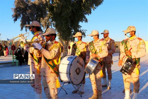 عطرافشانی مزار شهدای زابل به مناسبت دهه فجر