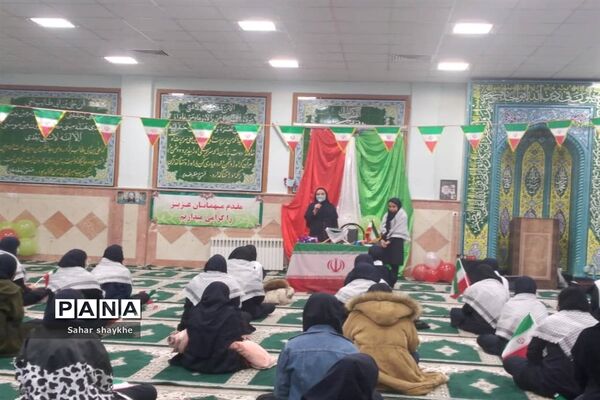 گرامیداشت دهه مبارک فجر در مدارس ملارد