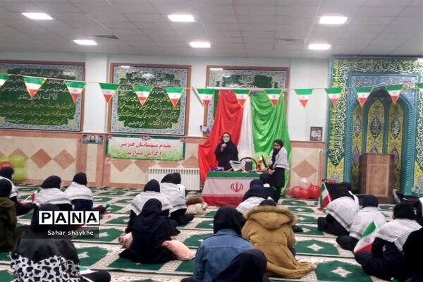 گرامیداشت دهه مبارک فجر در مدارس ملارد