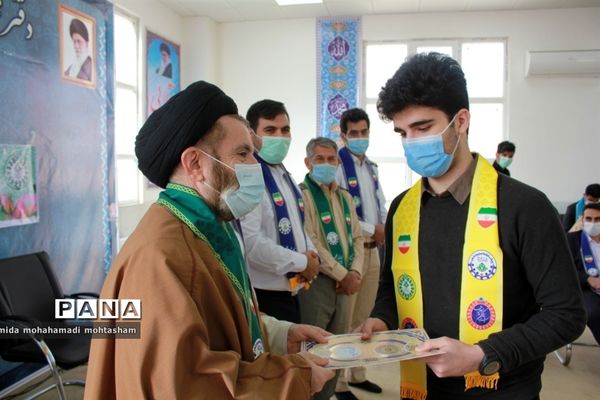 دیدار اعضای سازمان دانش‌آموزی لرستان با نماینده ولی فقیه در استان