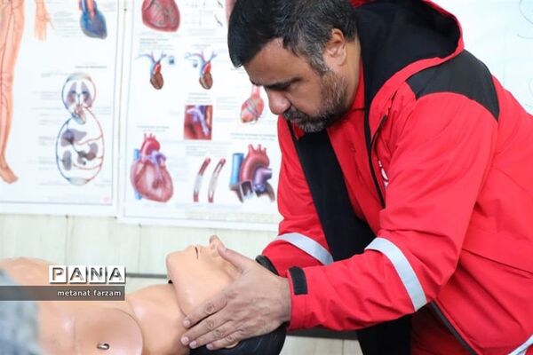 دوره آموزش مقدماتی کمک‌های اولیه در هلال احمر دماوند