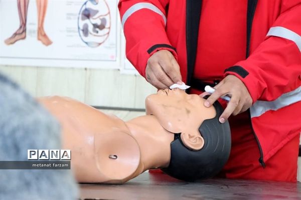 دوره آموزش مقدماتی کمک‌های اولیه در هلال احمر دماوند