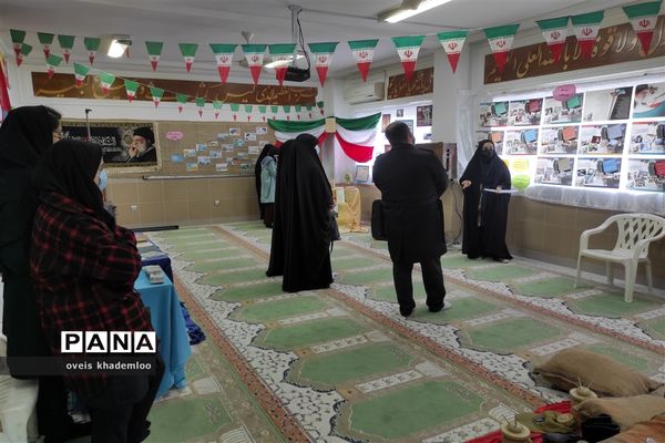 بازدید مسئول اتحادیه انجمن‌های اسلامی دانش‌آموزان مازندران از نمایشگاه مدرسه انقلاب در گلوگاه