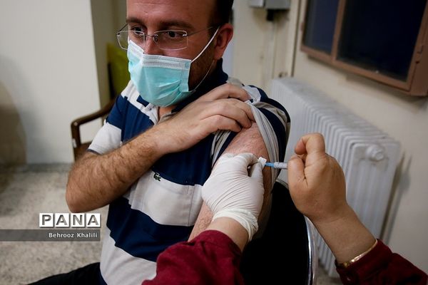 واکسیناسیون دانشجویان ساکن در کوی دانشگاه