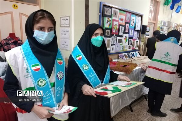 افتتاح نمایشگاه هنرهای دستی و تجسمی دانش‌آموزان در اندیمشک