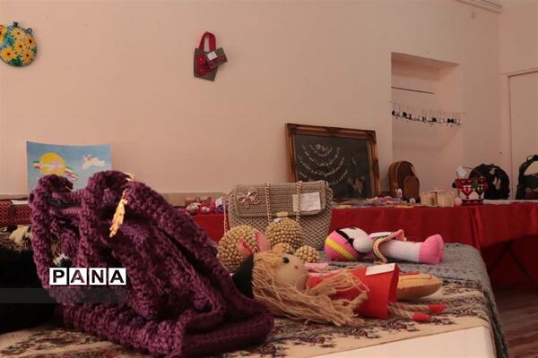 افتتاح نمایشگاه هنرهای دستی و تجسمی در آباده