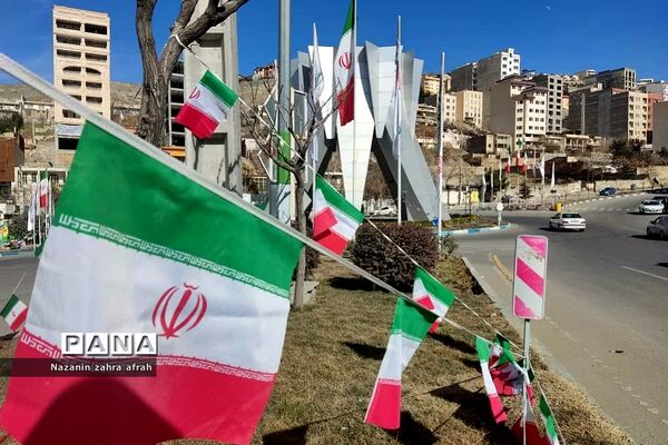 آذین بندی شهر رودهن برای استقبال از ۲۲ بهمن