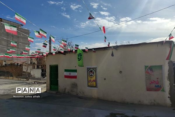 آذین بندی شهر رودهن برای استقبال از ۲۲ بهمن