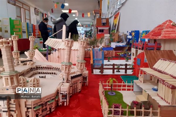 آیین افتتاح نمایشگاه دستاوردهای انقلاب در مدارس آباده