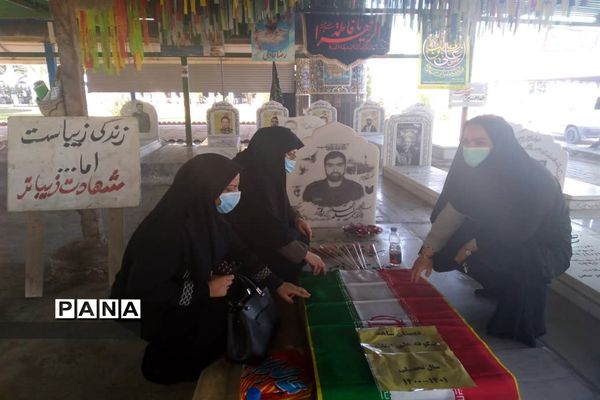 مراسم عطر افشانی و غبار روبی مزار شهدا در اهواز