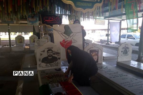 مراسم عطر افشانی و غبار روبی مزار شهدا در اهواز