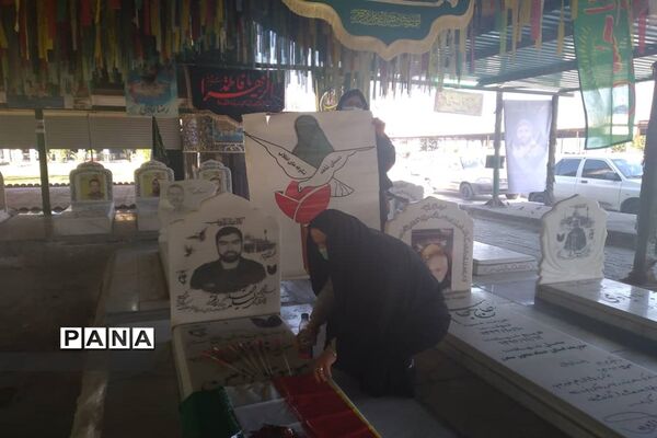 مراسم عطر افشانی و غبار روبی مزار شهدا در اهواز