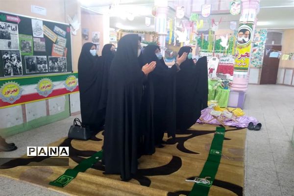 مراسم عطر افشانی و غبار روبی مزار شهدا در اهواز