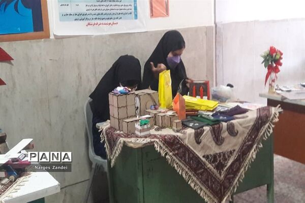 نمایشگاه دست سازه‌های دانش‌آموزی مدارس ملارد