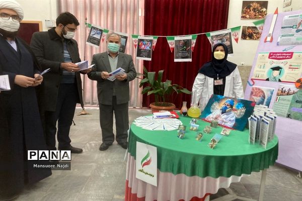 نمایشگاه مدرسه انقلاب دبیرستان فراست منطقه 1